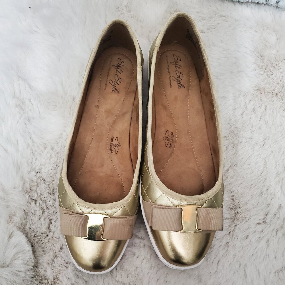 Soft Style by Hush Puppies Gold Flats with Bow Size 8.5M